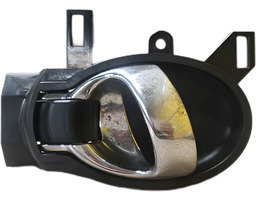 MAÇANETA INTERNA TRASEIRA DIREITA NISSAN MARCH 2012 A 2019