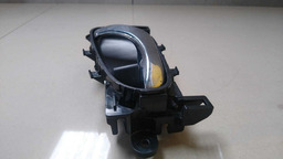 MAÇANETA INTERNA PORTA TRASEIRO ESQUERDO SENTRA 2015 2016