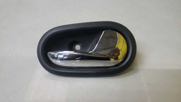 MAÇANETA INTERNA DIREITA RENAULT SANDERO 2014 A 2017