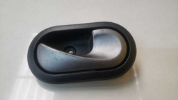 MAÇANETA INTERNA DIREITA RENAULT SANDERO 2008 A 2013 (5)