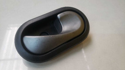 MAÇANETA INTERNA DIREITA RENAULT SANDERO 2008 A 2013 (5)