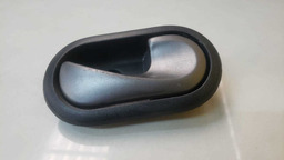 MAÇANETA INTERNA LADO DIREITO RENAULT DUSTER 2012 A 2019 (4)