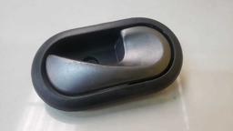 MAÇANETA INTERNA LADO DIREITO RENAULT DUSTER 2012 A 2019 (4)