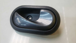 MAÇANETA INTERNA LADO DIREITO RENAULT DUSTER 2012 A 2019 (3)