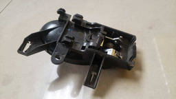 MAÇANETA INTERNA DIANTEIRA ESQUERDA NISSAN VERSA 2012 A 2019