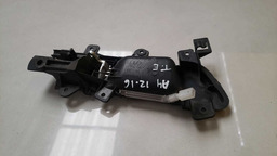 MAÇANETA INTERNA TRASEIRA ESQUERDA AUDI A4 2012 A 2016