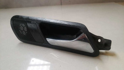 MAÇANETA INTERNA TRASEIRA DIREITA VW PASSAT 2006 A 2010