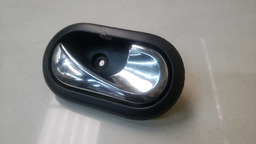 MAÇANETA INTERNA DIREITA RENAULT DUSTER 2012 A 2019