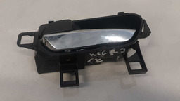MAÇANETA INTERNA TRASEIRA ESQUERDA NISSAN KICKS 2016 A 2020
