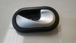 MAÇANETA INTERNA DIREITA RENAULT SANDERO 2008 A 2013 (3)