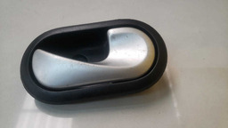 MAÇANETA INTERNA DIREITA RENAULT SANDERO 2008 A 2013 (3)