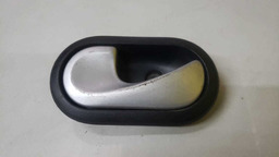 MAÇANETA INTERNA ESQUERDA RENAULT DUSTER 2012 A 2019 (4)