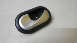 MAÇANETA INTERNA ESQUERDA RENAULT DUSTER 2012 A 2019 (4)