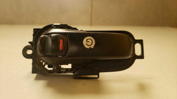 MAÇANETA INTERNA TRASEIRA E NISSAN LIVINA 2008 A 2013 (2)