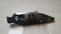 MAÇANETA INTERNA TRASEIRA ESQUERDA AUDI Q3 2012 A 2016