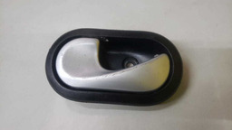 MAÇANETA INTERNA ESQUERDA RENAULT DUSTER 2012 A 2019 (2) PRETO