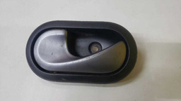 MAÇANETA INTERNA ESQUERDA RENAULT SANDERO 2008 A 2013 (2)