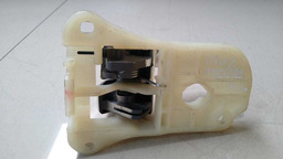 MAÇANETA INTERNA PORTA TRASEIRA ESQUERDA HYUNDAI AZERA 2010