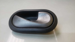 MAÇANETA INTERNA DIREITA RENAULT DUSTER 2012 A 2019 (2)