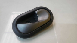 MAÇANETA INTERNA DIREITA RENAULT DUSTER 2012 A 2019 (2)