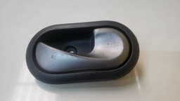 MAÇANETA INTERNA DIREITA RENAULT DUSTER 2012 A 2019 (2)