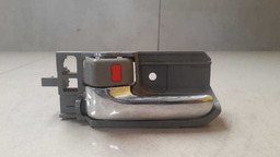 MAÇANETA INTERNA TRASEIRA ESQUERDA TOYOTA COROLLA 2005