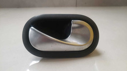 MAÇANETA INTERNA DIREITA RENAULT MEGANE 2007 A 2013 (5)