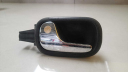 MAÇANETA INTERNA TRASEIRA ESQUERDA AUDI A3 1998 A 2006