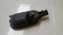 MAÇANETA INTERNA TRASEIRA ESQUERDA AUDI A3 1998 A 2006