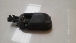 MAÇANETA INTERNA TRASEIRA ESQUERDA AUDI A3 1998 A 2006