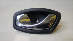 MAÇANETA INTERNA ESQUERDA RENAULT CAPTUR 2017 A 2020 (2)