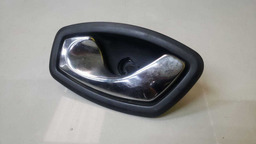 MAÇANETA INTERNA ESQUERDA RENAULT CAPTUR 2017 A 2020 (2)