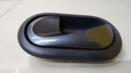 MAÇANETA INTERNA TRASEIRA ESQUERDO RENAULT DUSTER 2013