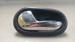 MAÇANETA INTERNA DIANTEIRA ESQUERDA RENAULT LOGAN 2019 2020