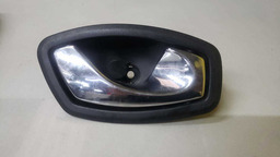 MAÇANETA INTERNA DIREITA RENAULT CAPTUR 2017 A 2020