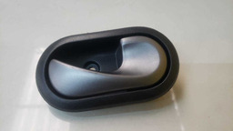 MAÇANETA INTERNA LADO DIREITO RENAULT DUSTER 2012 A 2019 (5)