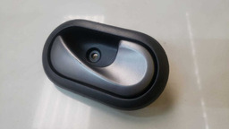 MAÇANETA INTERNA LADO DIREITO RENAULT DUSTER 2012 A 2019 (5)