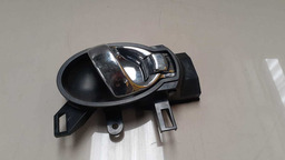 MAÇANETA INTERNA DIANTEIRA DIREITA NISSAN MARCH 2012 A 2019