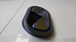 MAÇANETA INTERNA TRASEIRA DIREITA RENAULT DUSTER 2013