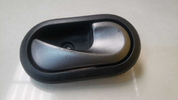 MAÇANETA INTERNA DIREITA RENAULT SANDERO 2008 A 2013 (4)