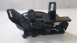 MAÇANETA INTERNA TRASEIRA DIREITA NISSAN VERSA 2013