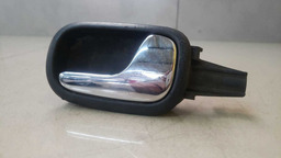 MAÇANETA INTERNA TRASEIRA DIREITA AUDI A3 1998 A 2006