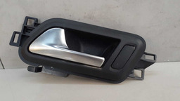 MAÇANETA INTERNA TRASEIRA ESQUERDA VW AMAROK 2018 ORIGINAL