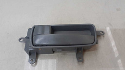 MAÇANETA INTERNA DIANTEIRA ESQUERDA NISSAN SENTRA 2012