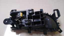 MAÇANETA INTERNA DIANTEIRA ESQUERDA NISSAN SENTRA 2015 2016