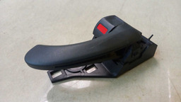 MAÇANETA INTERNA DIANTEIRA DIREITO TOYOTA RAV4 2014 2015