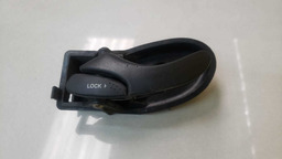 MAÇANETA INTERNA DIANTEIRO ESQUERDO FORD FOCUS 2000-2008 (2)