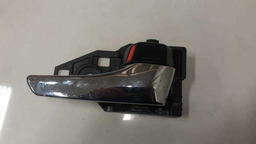 MAÇANETA INTERNA DIANTEIRA D TOYOTA HILUX SW4 2016 A 2018