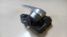 MAÇANETA INTERNA PORTA D E TOYOTA HILUX SW4 2.8 2017 2018