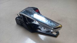 MAÇANETA INTERNA PORTA D E TOYOTA HILUX SW4 2.8 2017 2018